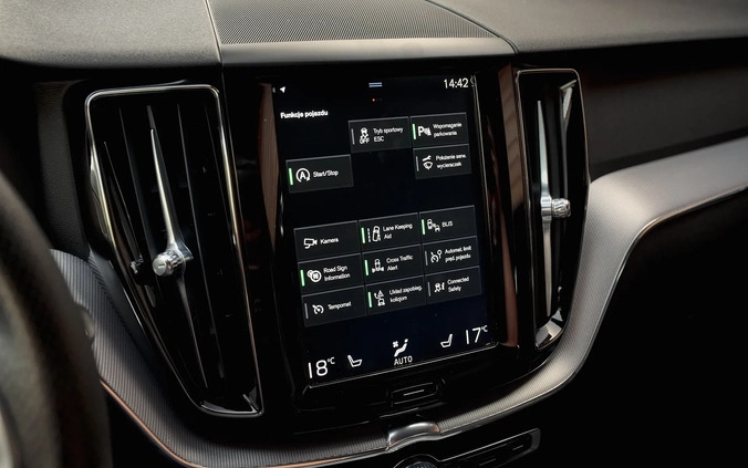 Volvo XC 60 cena 105800 przebieg: 181000, rok produkcji 2018 z Polanów małe 631